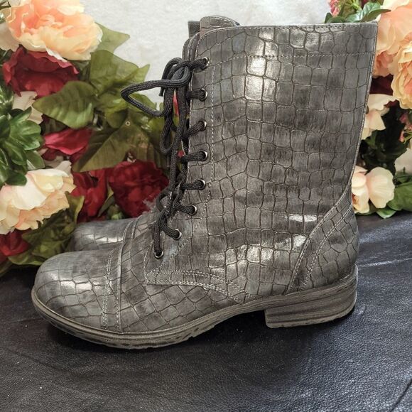 NIB Very Volatile Underground Greg Crocodile-Embossed Boot - Picture 6 of 10